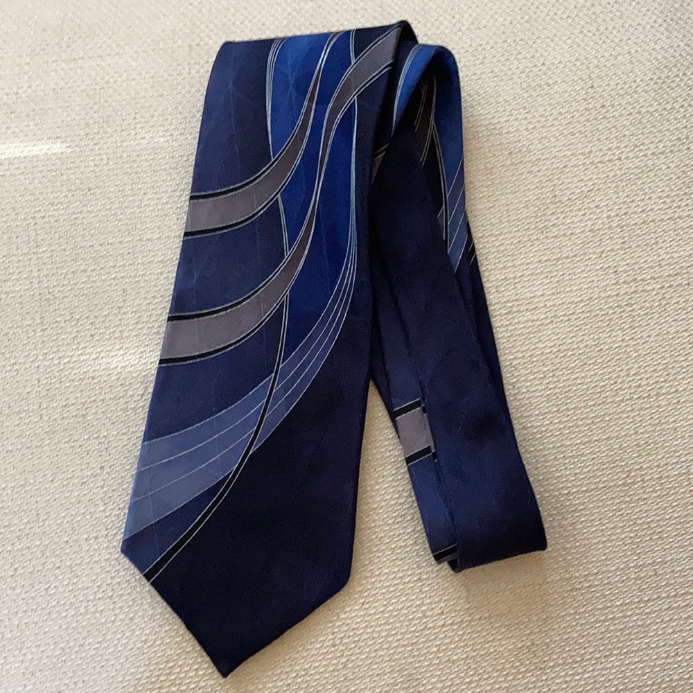 J. Ferrar silk tie